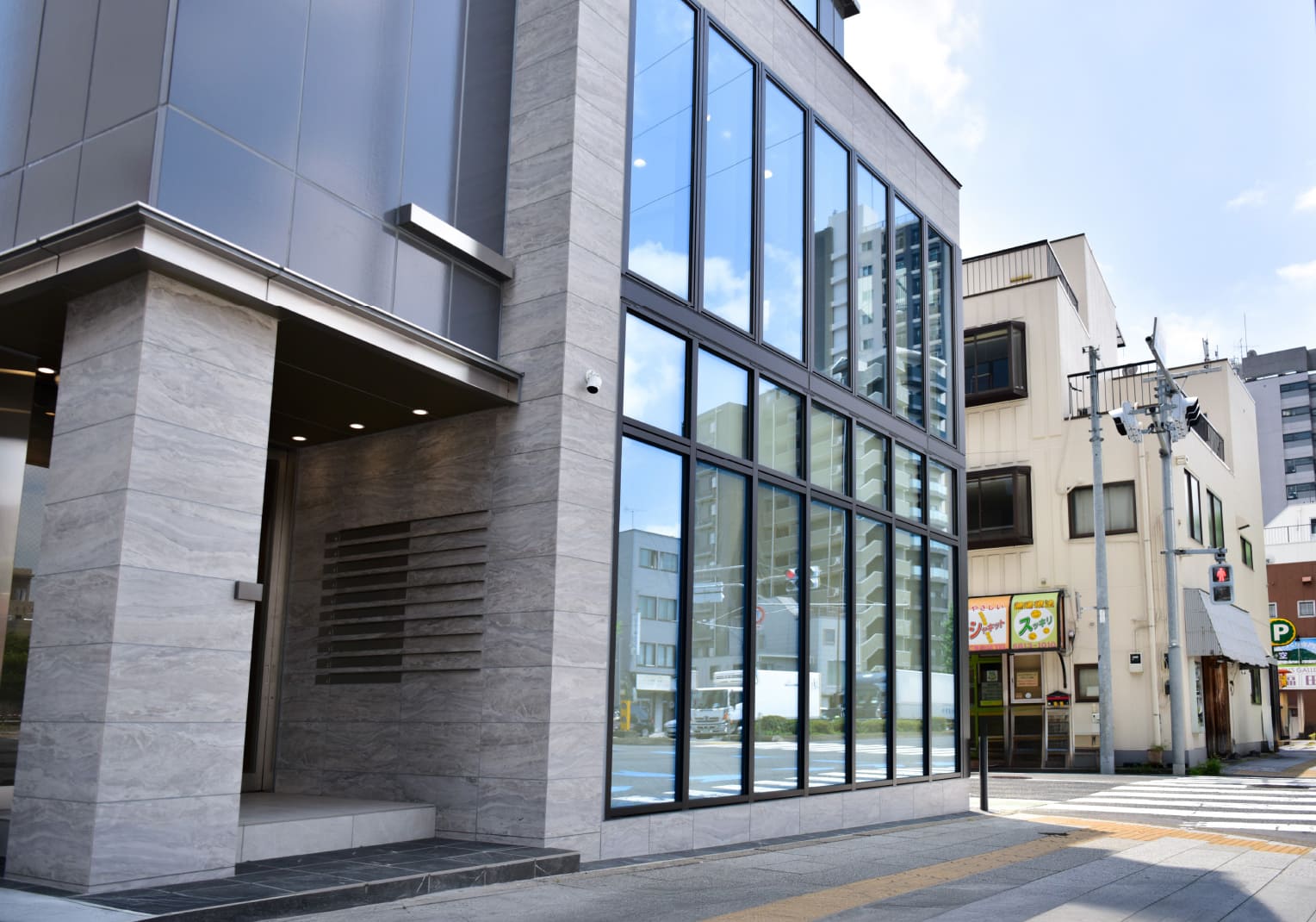 10階建てのビルは時間帯によって移り変わる北千住の眺望が魅力的